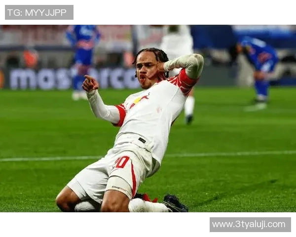 哈维西蒙斯的崛起与未来展望：年轻天才如何重塑足球格局